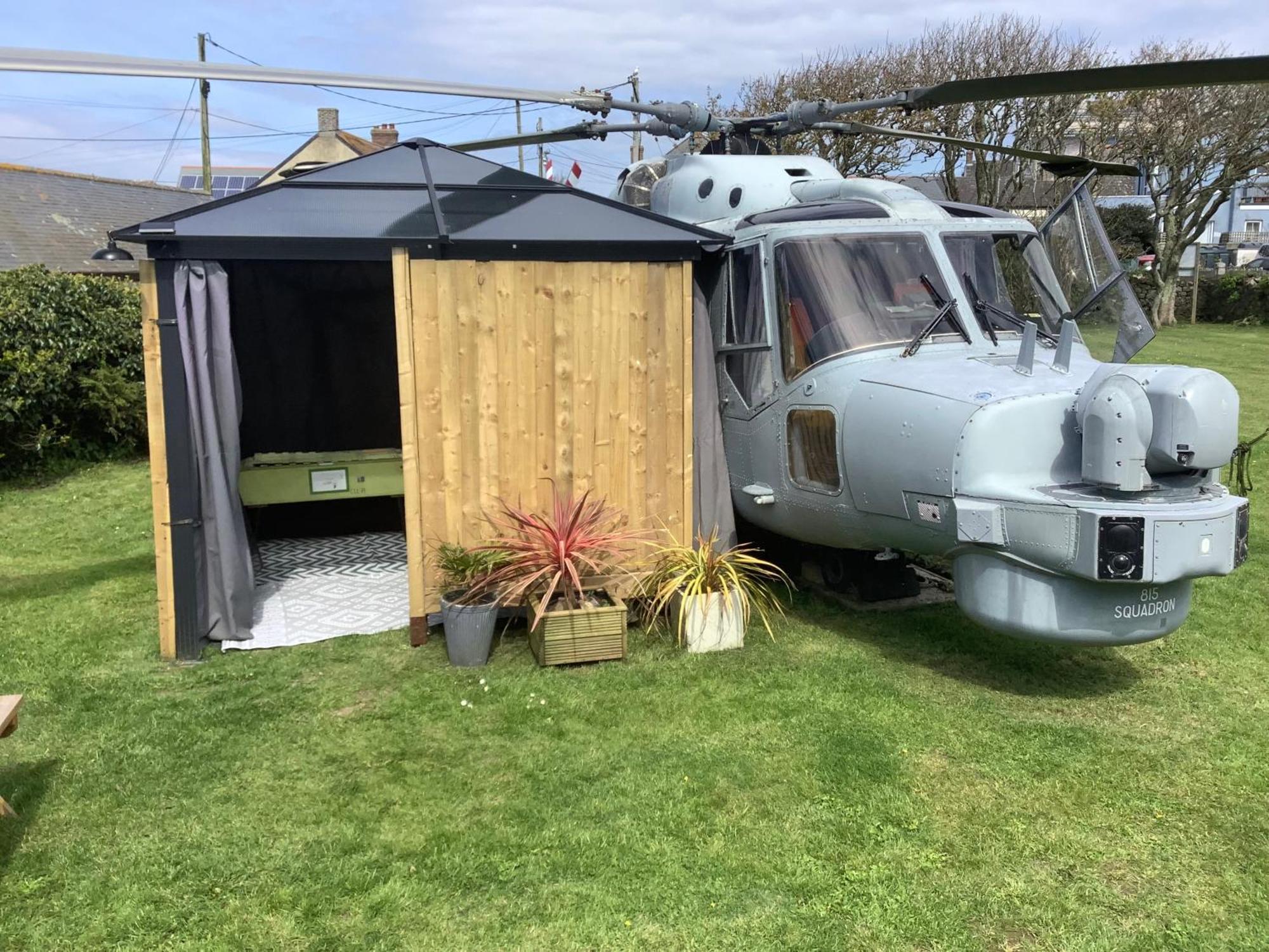 Haelarcher Helicopter Glamping Гелстон Екстер'єр фото
